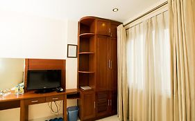 Ipeace Hotel - Bùi Viện Walking Street